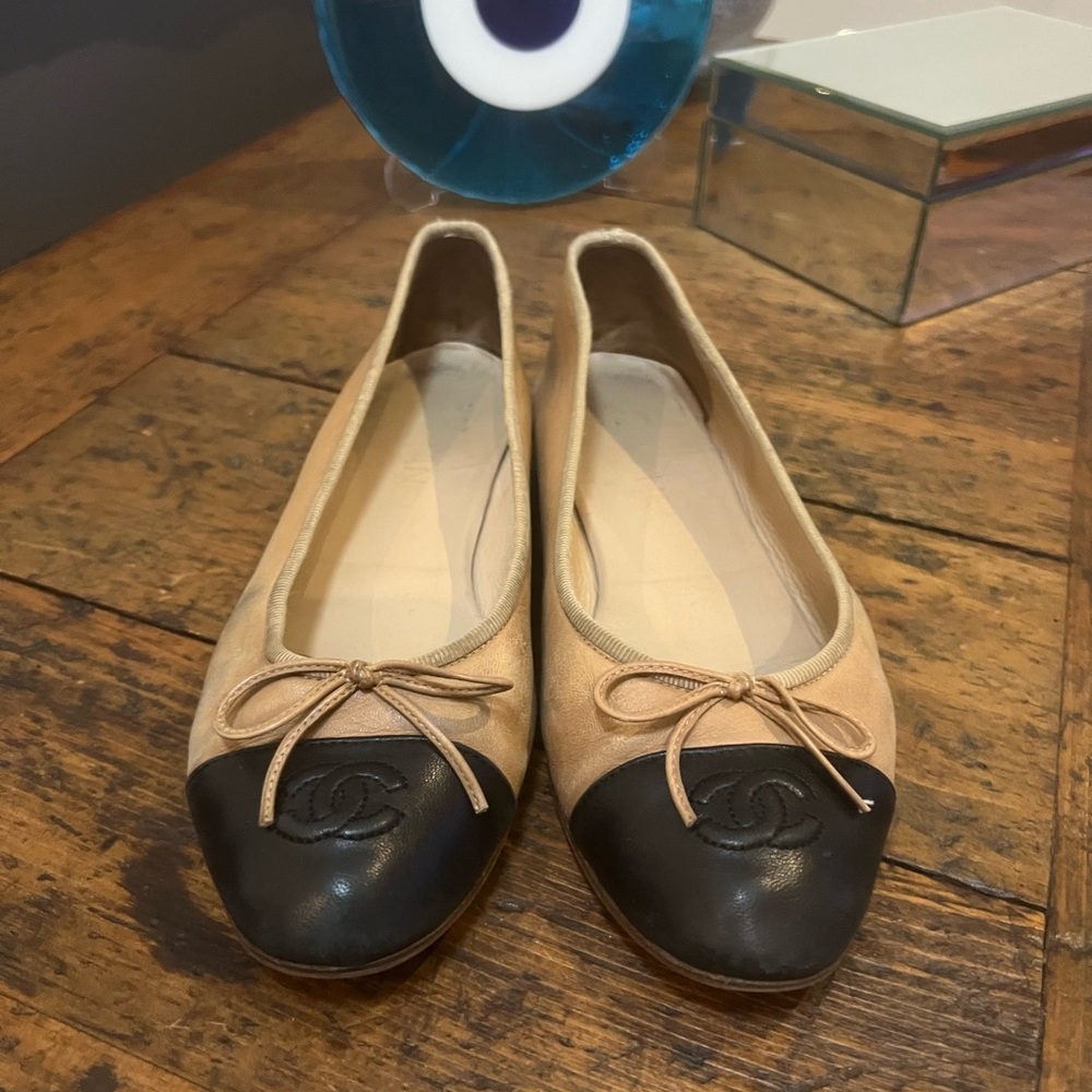 Chanel Size 39 | Black & Beige Leather Ballet Flat